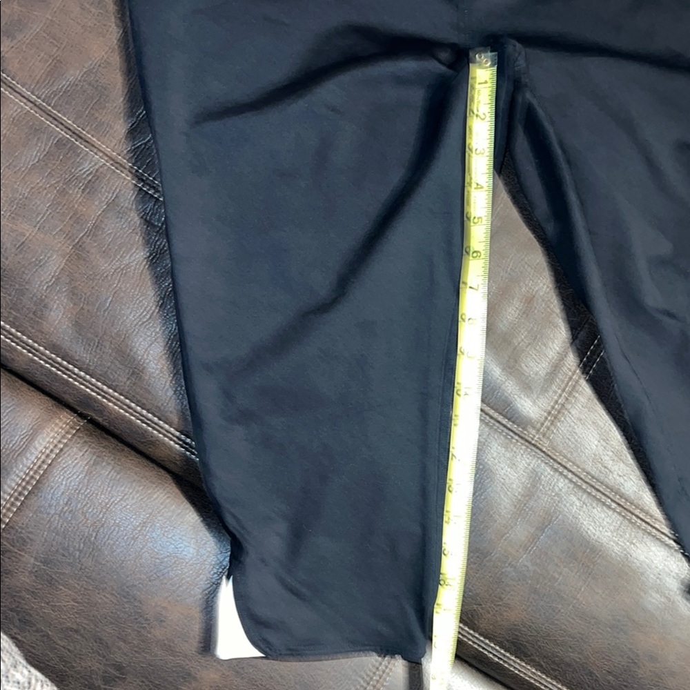 GAP Body Black Capris - Picture 6 of 7